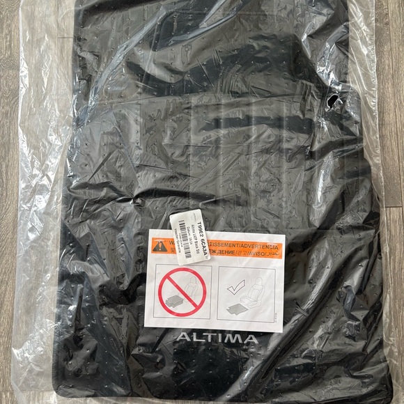 2023-2024 Genuine OEM Nissan Altima Black Std Carpet Floor Mats 4Pcs T99E2-6CA3A - Picture 3 of 5